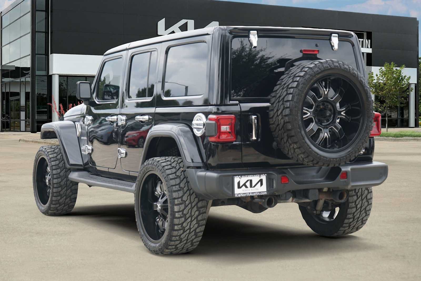 Used 2022 Jeep Wrangler Unlimited Sahara w/ LED Lighting Group AWD/4WD image 4
