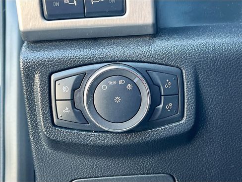 Used 2017 Ford F150 Platinum w/ Equipment Group 701A Luxury image 10