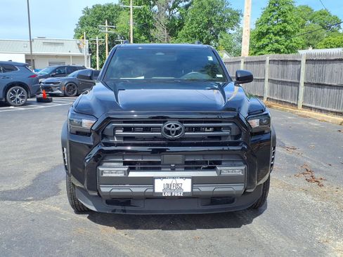 Certified 2025 Toyota 4Runner SR5 AWD/4WD image 30