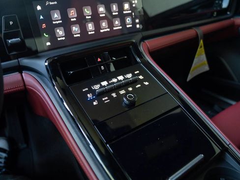 Certified 2025 Porsche Panamera 4 AWD/4WD image 20