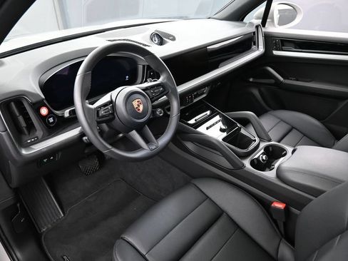 Certified 2026 Porsche Cayenne E-Hybrid AWD/4WD image 4