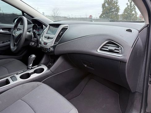 Used 2018 Chevrolet Cruze LS FWD image 19