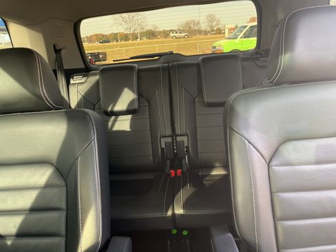 Used 2022 Volkswagen Atlas SEL Premium image 9