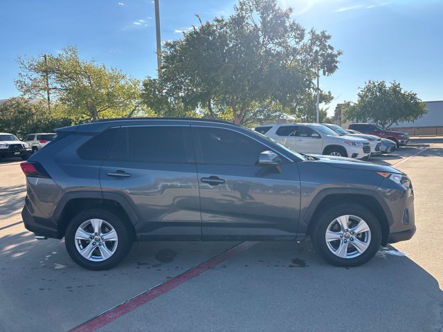 Used 2020 Toyota RAV4 XLE FWD image 4