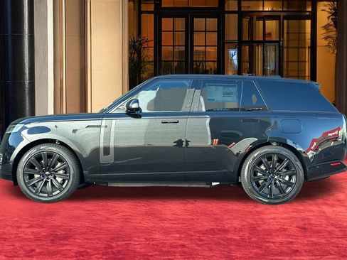 New 2026 Land Rover Range Rover SE image 3