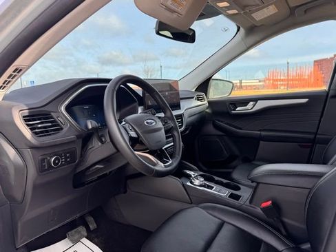 Used 2025 Ford Escape Platinum image 8