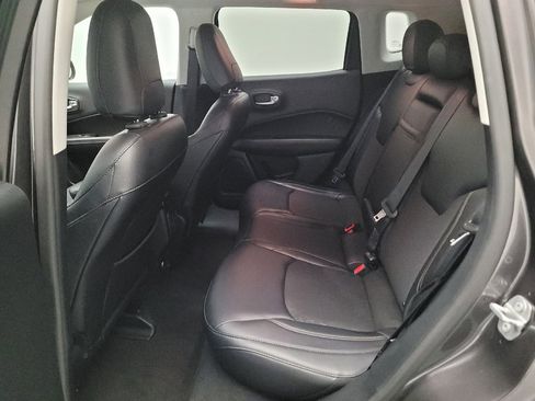 Used 2017 Jeep Compass Latitude w/ Safe & Security Group AWD/4WD image 18