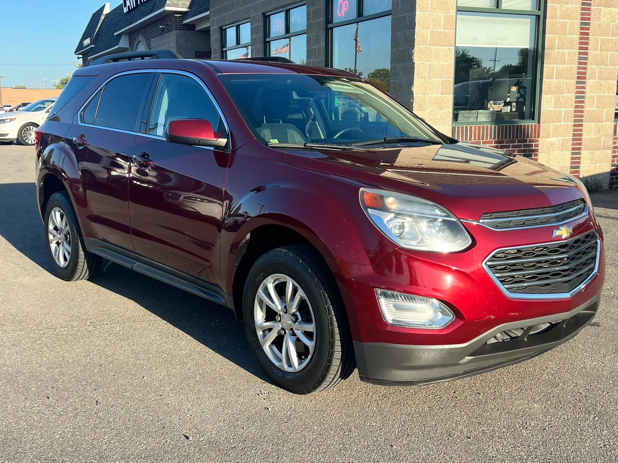 Used 2017 Chevrolet Equinox LT w/ Convenience Package FWD image 2