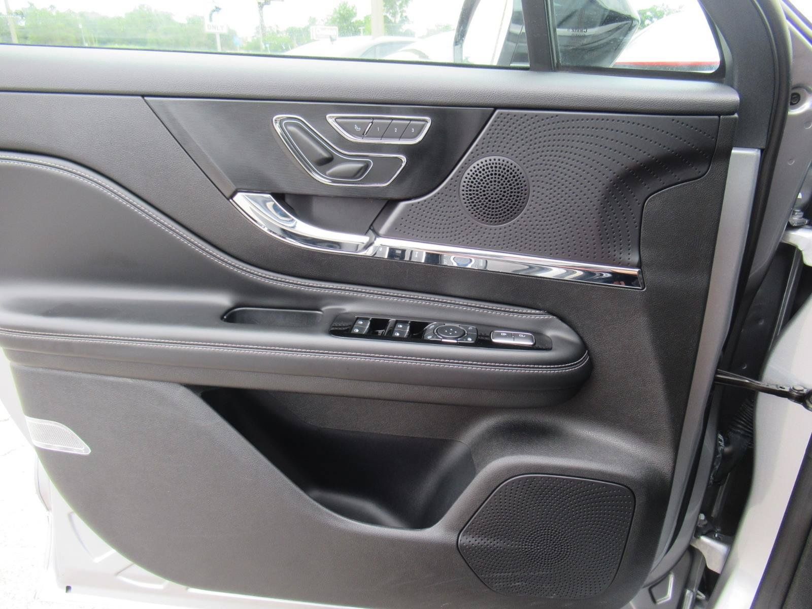 Used 2023 Lincoln Corsair Reserve FWD image 19