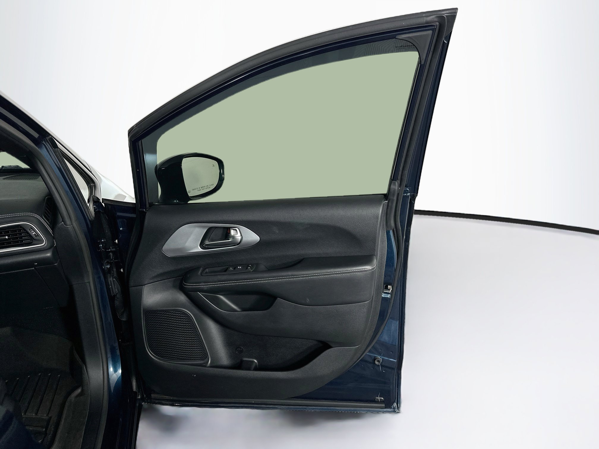 Used 2021 Chrysler Pacifica Touring-L w/ Uconnect Theater Family Group FWD image 33