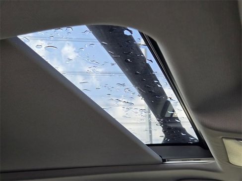 Used 2019 Toyota RAV4 Limited image 9