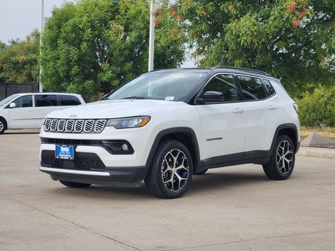 Used 2024 Jeep Compass Limited AWD/4WD image 3