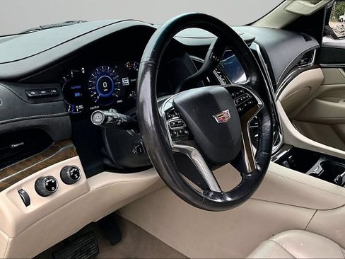Used 2020 Cadillac Escalade Luxury AWD/4WD image 17