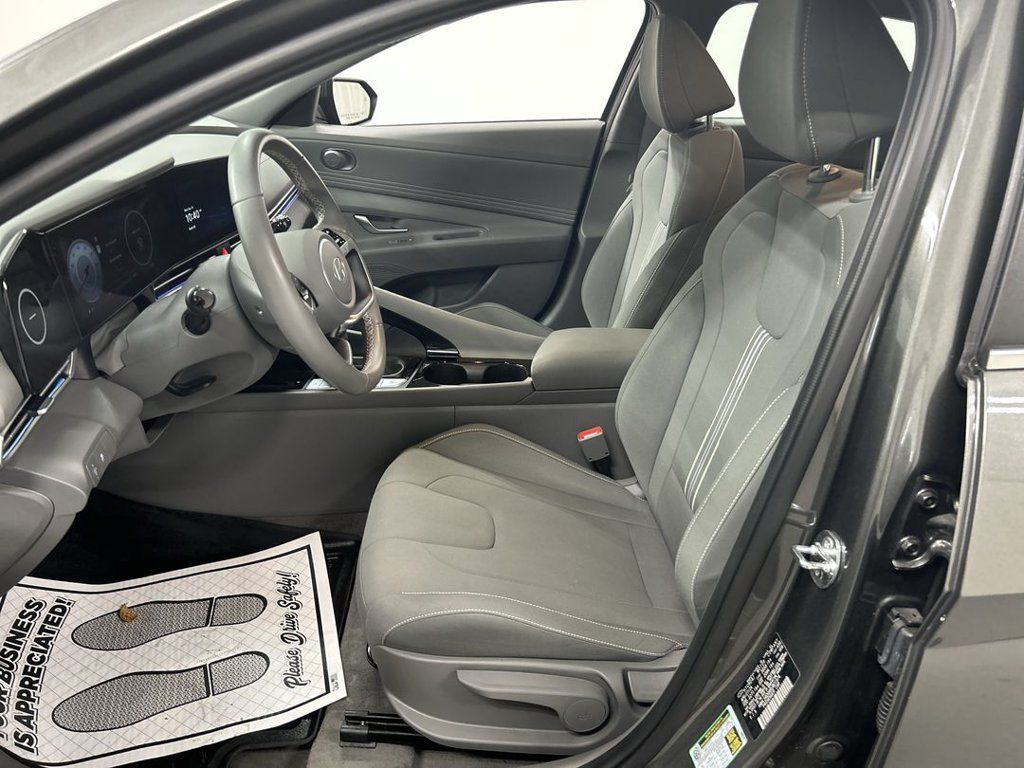 Used 2024 Hyundai Elantra SEL w/ Convenience Package FWD image 9