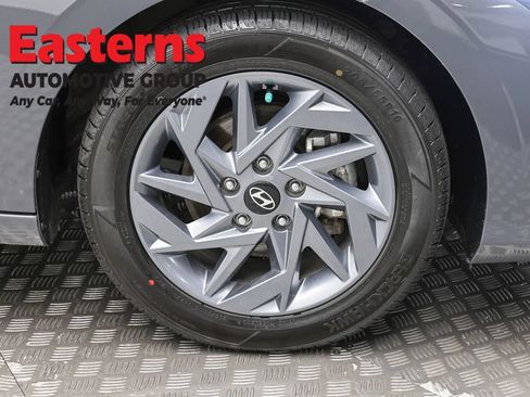 Used 2024 Hyundai Elantra SEL FWD image 30