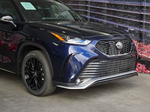Certified 2026 Toyota Highlander XSE AWD/4WD image 2