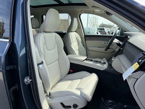 New 2026 Volvo XC90 T8 Ultra w/ Protection Package Premier image 8