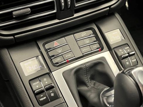 Used 2021 Porsche Macan image 16