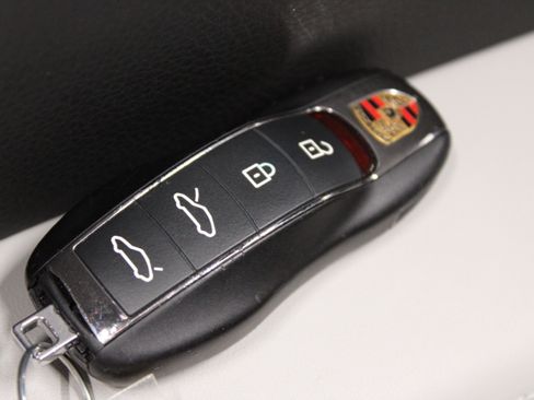 Used 2025 Porsche 718 Cayman S w/ Sportdesign Package RWD image 26