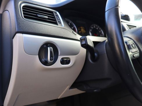 Used 2014 Volkswagen Jetta SE image 27