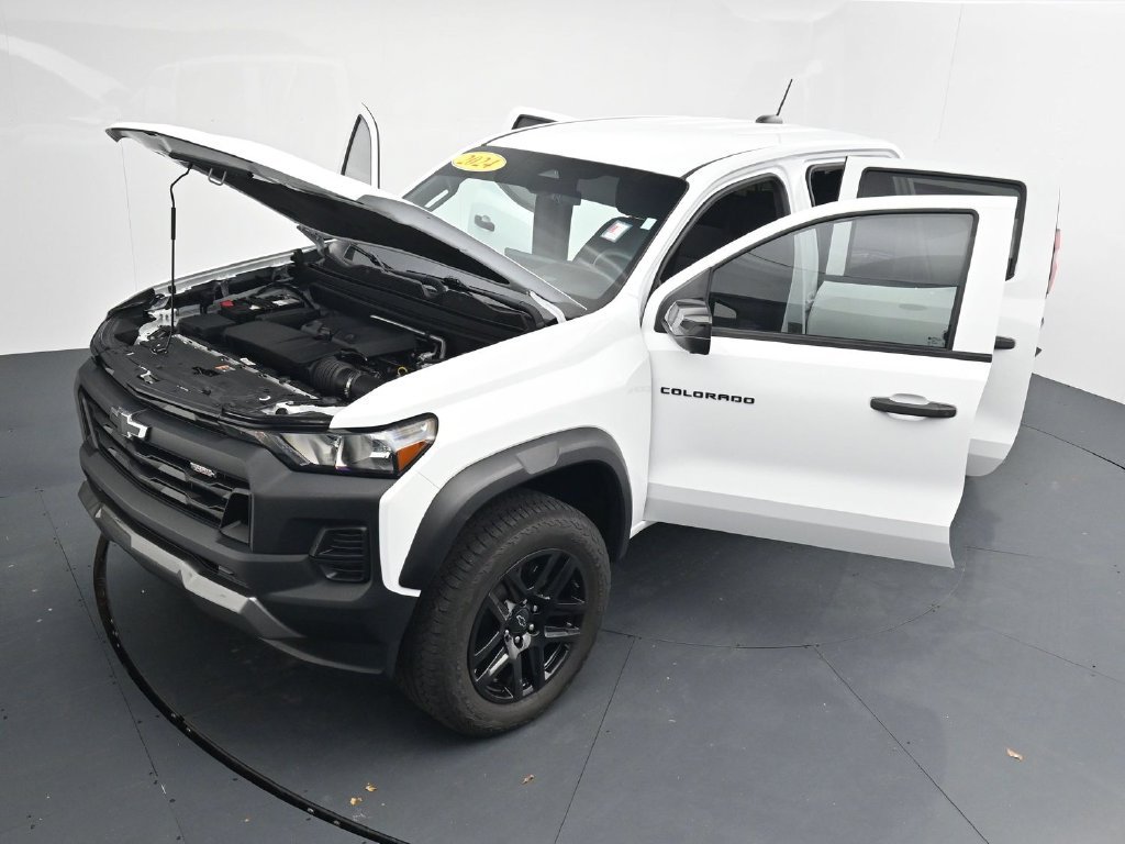 Used 2024 Chevrolet Colorado Trail Boss w/ Technology Package AWD/4WD image 40