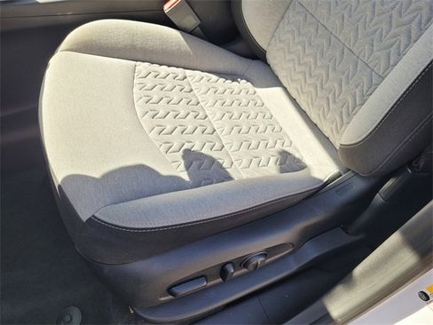 Used 2023 Chevrolet Equinox LT w/ Driver Convenience Package image 11