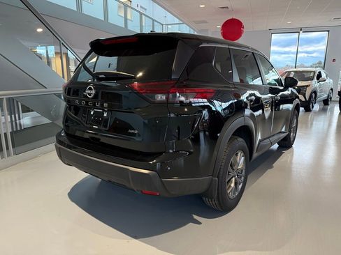 Used 2025 Nissan Rogue S image 35