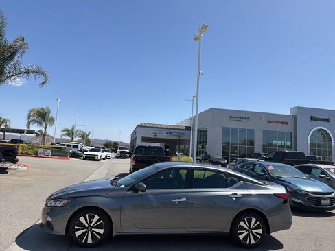 Used 2022 Nissan Altima 2.5 SV FWD image 5