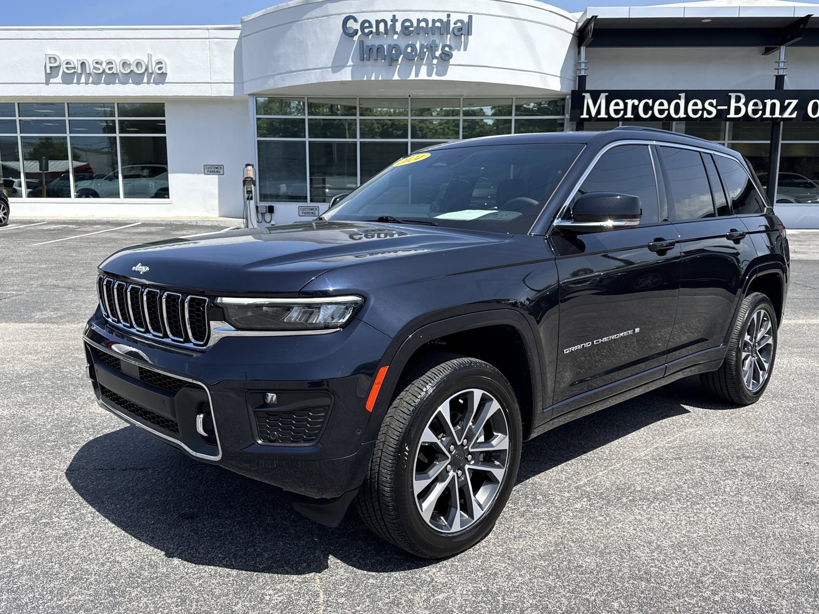 Used 2024 Jeep Grand Cherokee Overland AWD/4WD image 1