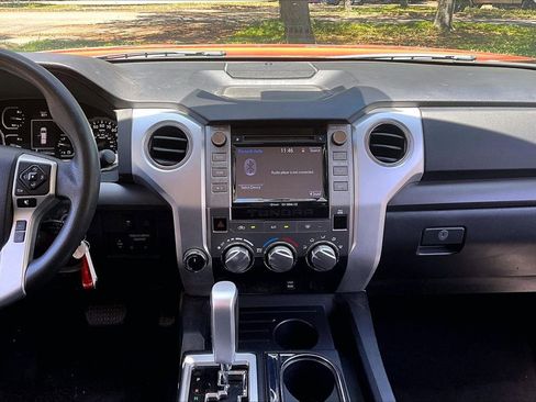 Used 2018 Toyota Tundra SR5 w/ SR5 Upgrade Package AWD/4WD image 9