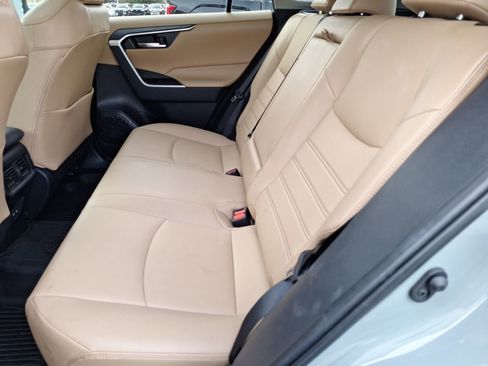 Used 2022 Toyota RAV4 XLE Premium image 30