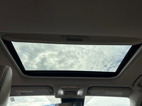 Used 2021 Toyota RAV4 Limited image 17