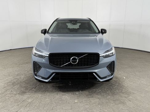 Used 2024 Volvo XC60 B5 Core image 2