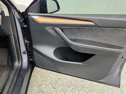Used 2023 Tesla Model Y Performance AWD/4WD image 28