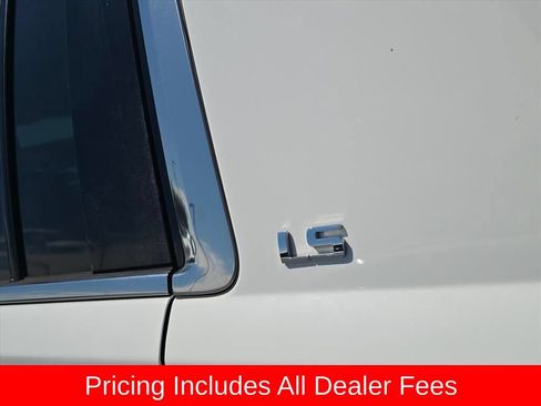 Used 2016 Chevrolet Suburban LS RWD image 9