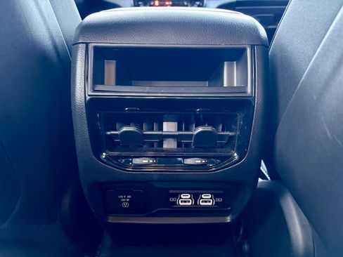 Used 2024 Jeep Grand Cherokee Altitude image 23