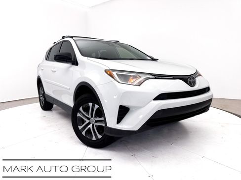 Used 2018 Toyota RAV4 LE w/ Carpet Mat Package FWD image 1