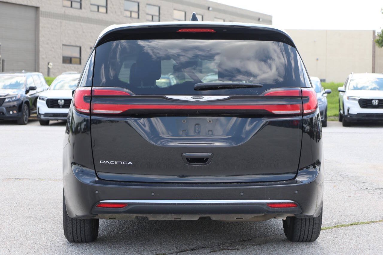 Used 2023 Chrysler Pacifica Touring-L FWD image 10