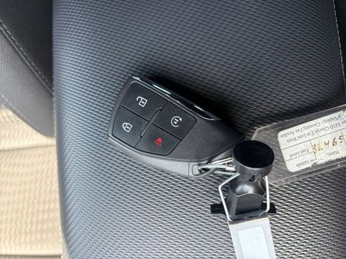Used 2025 Chevrolet Equinox LT AWD/4WD image 25