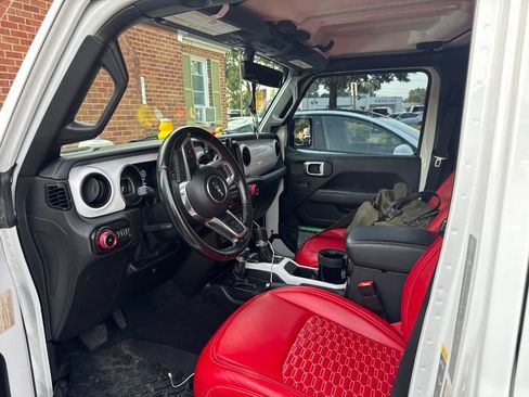 Used 2020 Jeep Wrangler Unlimited Sahara w/ Uconnect 4C Nav & Sound Group AWD/4WD image 14