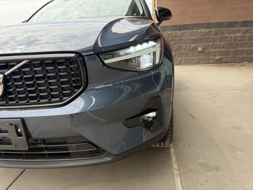 Used 2026 Volvo XC40 B4 Plus FWD image 11