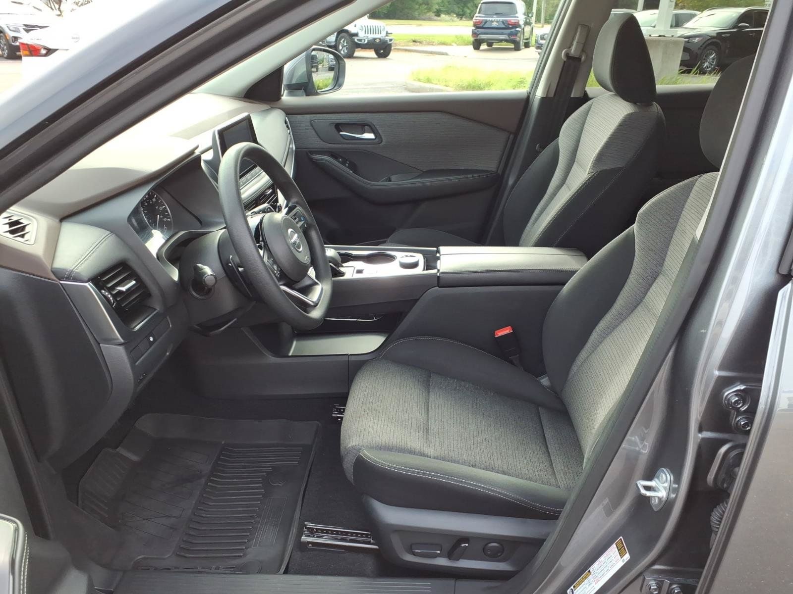 Used 2021 Nissan Rogue SV AWD/4WD image 4