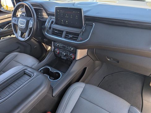 Used 2023 GMC Yukon SLT image 13