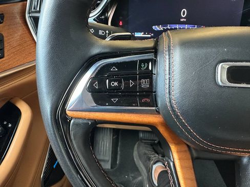Used 2023 Jeep Grand Cherokee L Summit AWD/4WD image 3