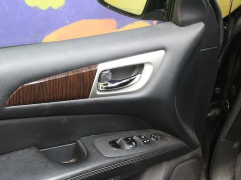 Used 2014 Nissan Pathfinder Platinum AWD/4WD image 13