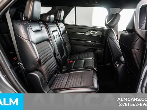 Used 2025 Ford Explorer ST-Line w/ ST-Line Street Pack AWD/4WD image 21