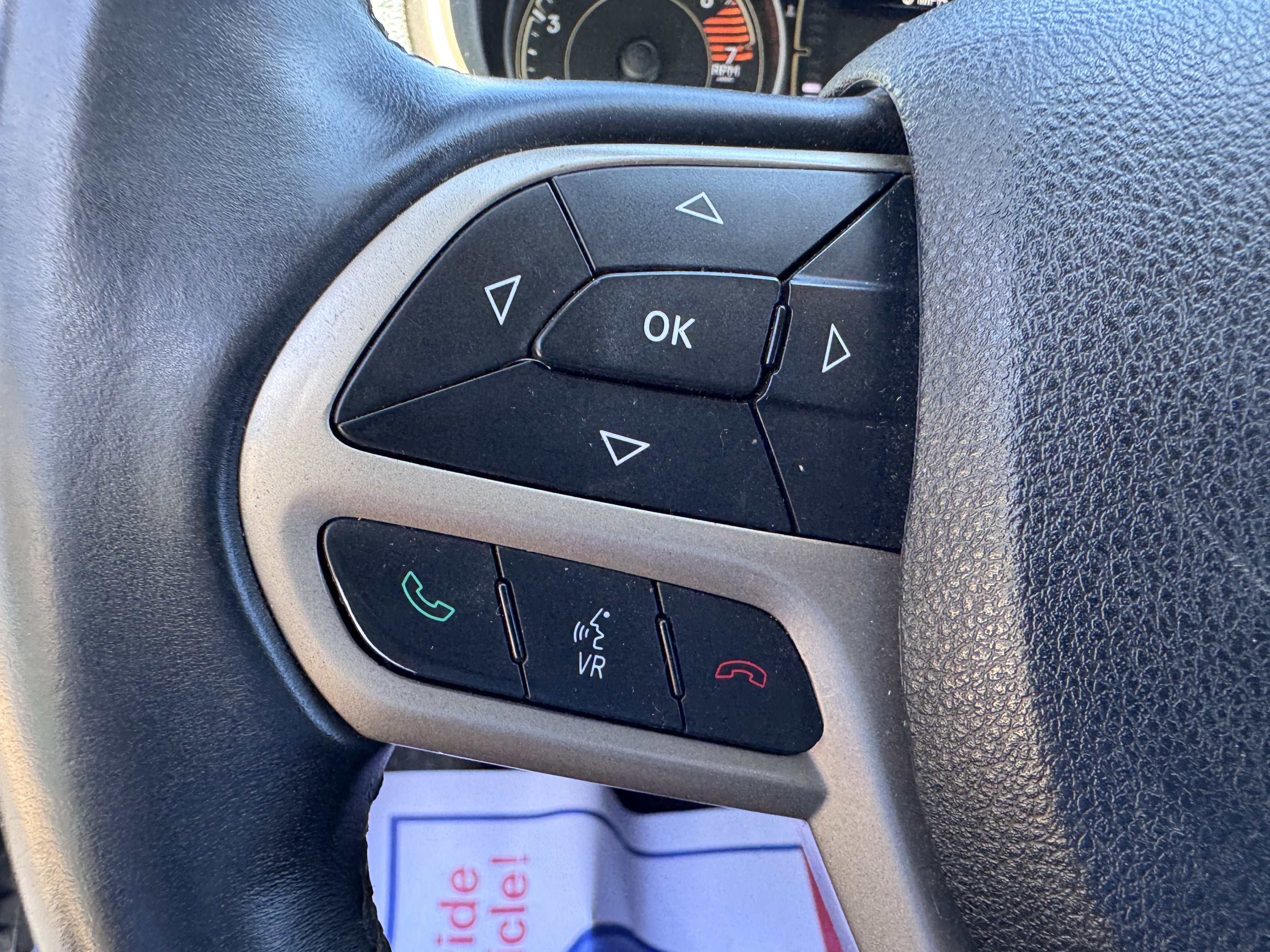 Used 2017 Jeep Cherokee Latitude FWD image 19