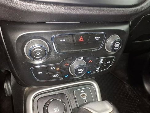 Used 2018 Jeep Compass Latitude w/ Popular Equipment Group image 20