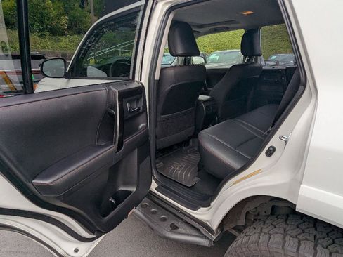 Used 2020 Toyota 4Runner Venture w/ Moonroof Package AWD/4WD image 10