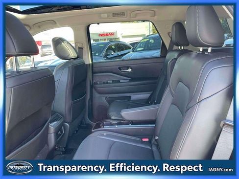 Certified 2025 Nissan Pathfinder SL w/ SL Premium Package image 12